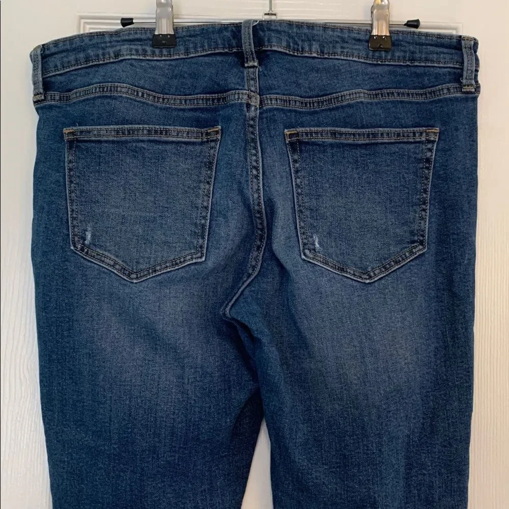GAP Girlfriend Medium Wash Jeans Light Distressed Look Size 12 Regular